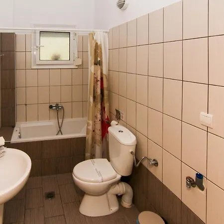 Avra Szkála Rahoníu