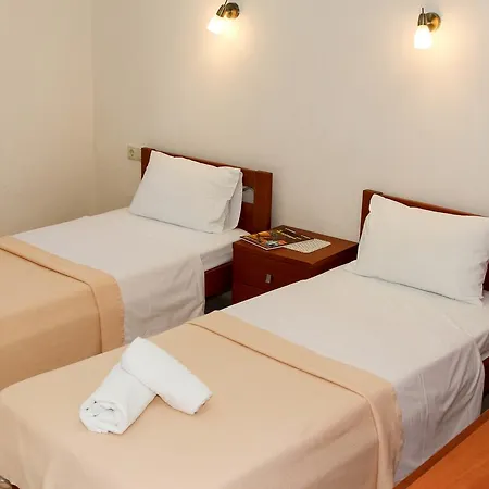 Avra Apartman Szkála Rahoníu