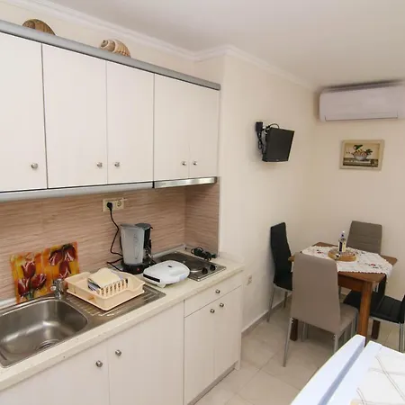 Avra * Szkála Rahoníu