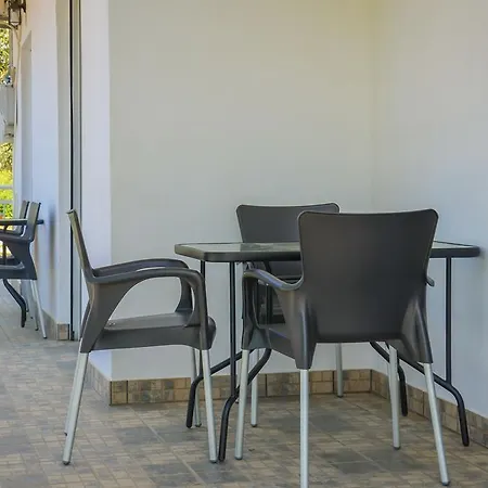 Apartment Avra