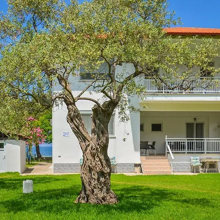 Avra Apartment *