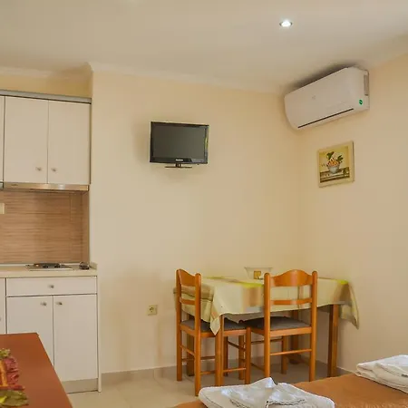 Apartment Avra