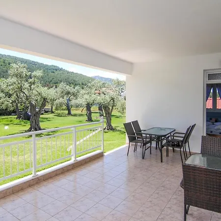 Avra Apartment *
