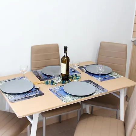 Avra Apartament